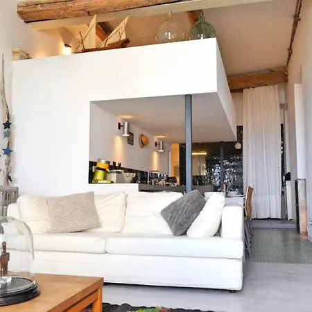 06j - Superb Duplex Loft With Ac - Sea View *