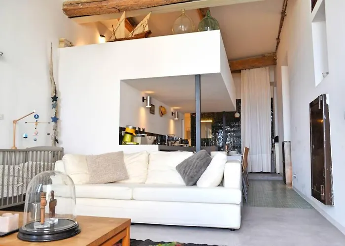 06j - Superb Duplex Loft With Ac - Sea View *