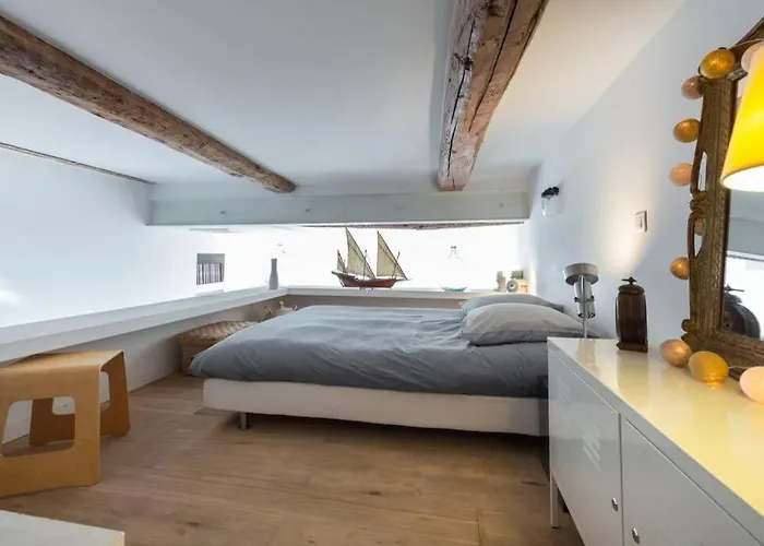 06j - Superb Duplex Loft With Ac - Sea View *